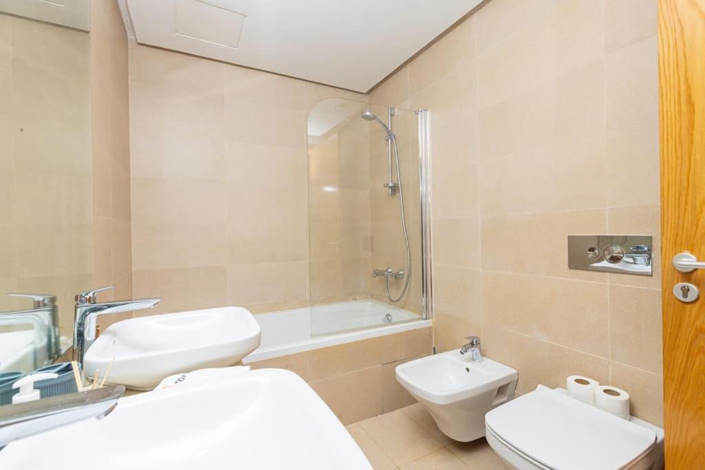 Modern 2Br Retreat In Marina Sale Luxury Living Apartment Hajja Ngoại thất bức ảnh