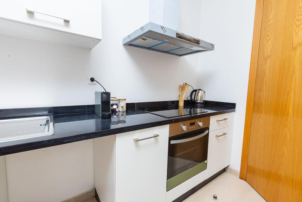 Modern 2Br Retreat In Marina Sale Luxury Living Apartment Hajja Ngoại thất bức ảnh