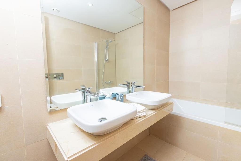 Modern 2Br Retreat In Marina Sale Luxury Living Apartment Hajja Ngoại thất bức ảnh